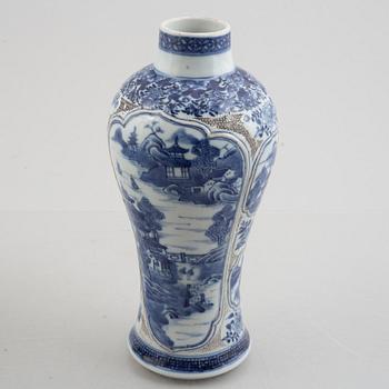 Ten pieces of Chinese porcelain, Qing dynasty 18th century,.