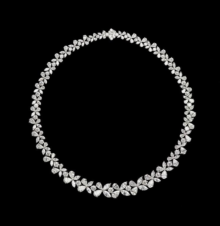 An important drop- and brilliant cut diamond necklace, tot. 42 cts, in a magnificent floral composition.