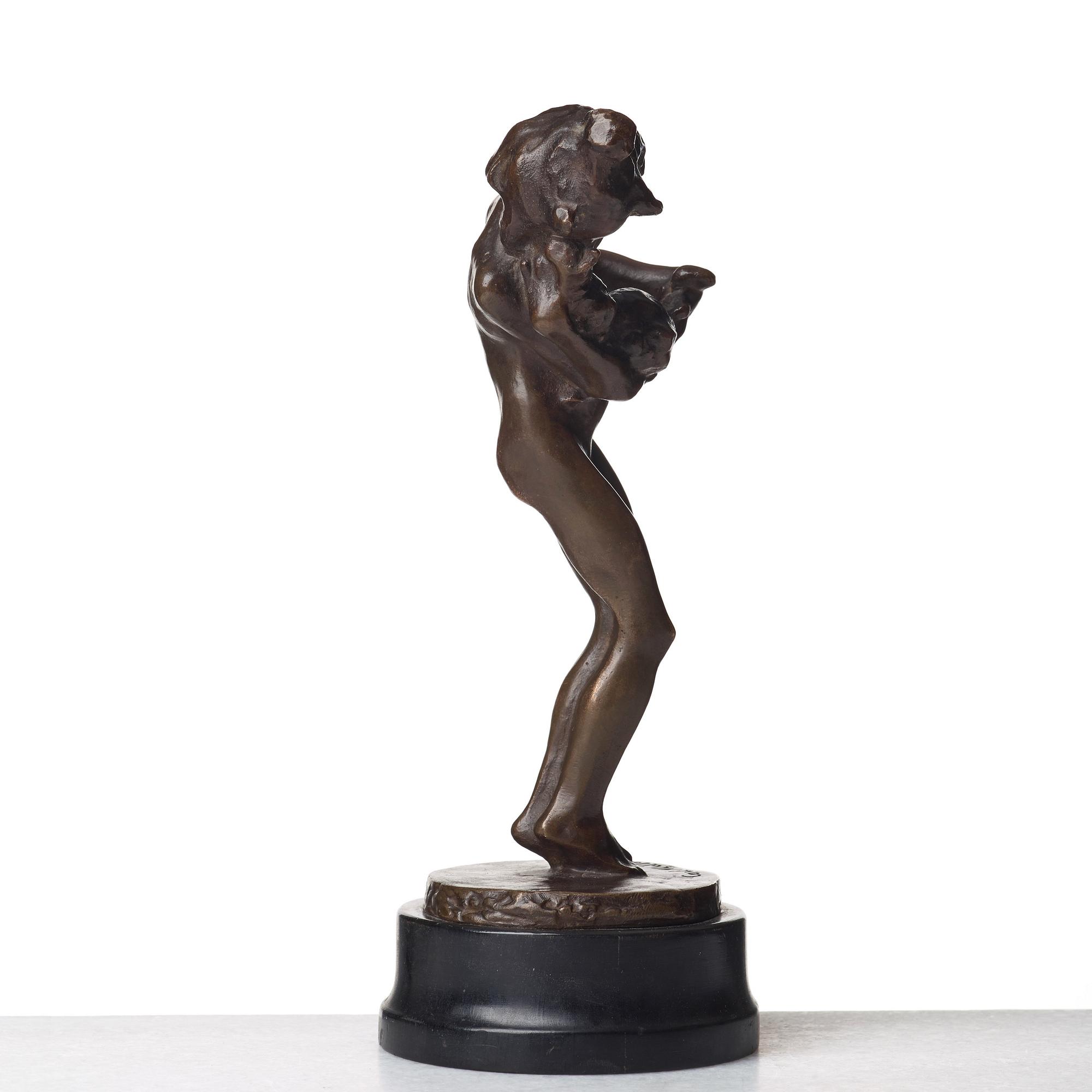 Carl Milles, "Flicka med katt" (Girl with Cat).