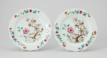 TALLRIKAR, ett par, porslin, Kina, Qianlong (1736-95).