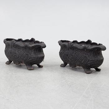 Jardinierer, ett par, barockstil, 1900-tal.