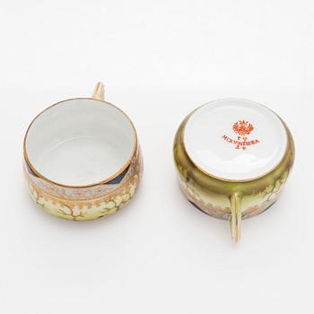 Kuznetsov, mokkakuppeja lautasineen, 12 kpl, posliinia, Venäjä 1891-1917.