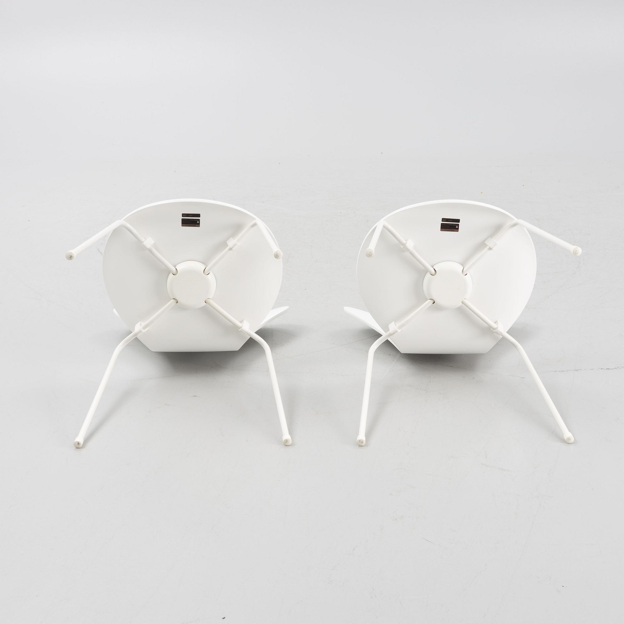 Arne Jacobsen, stolar, ett par, ”Sjuan", Fritz Hansen, Danmark 2015.