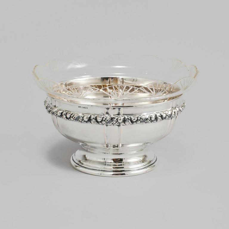 SKÅL, silver och glas, Göteborg, 1916, vikt exklusive glas 260 gram.