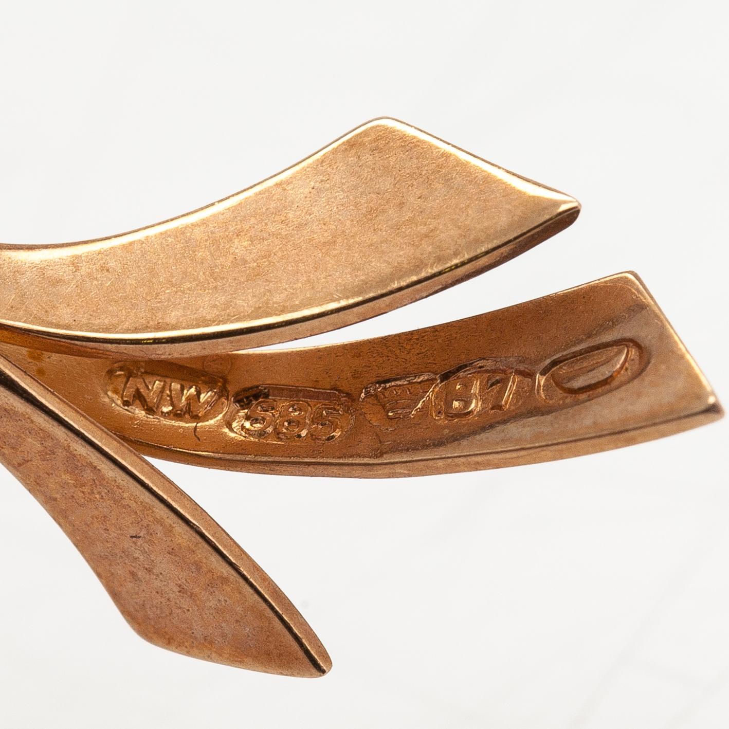 A 14K gold brooch with cultured pearls. Westerback, Helsinki 1954.