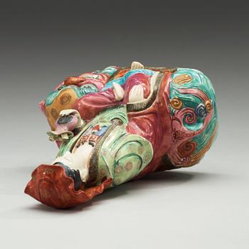 FIGURIN, porslin. Qing dynastin, 1800-tal.