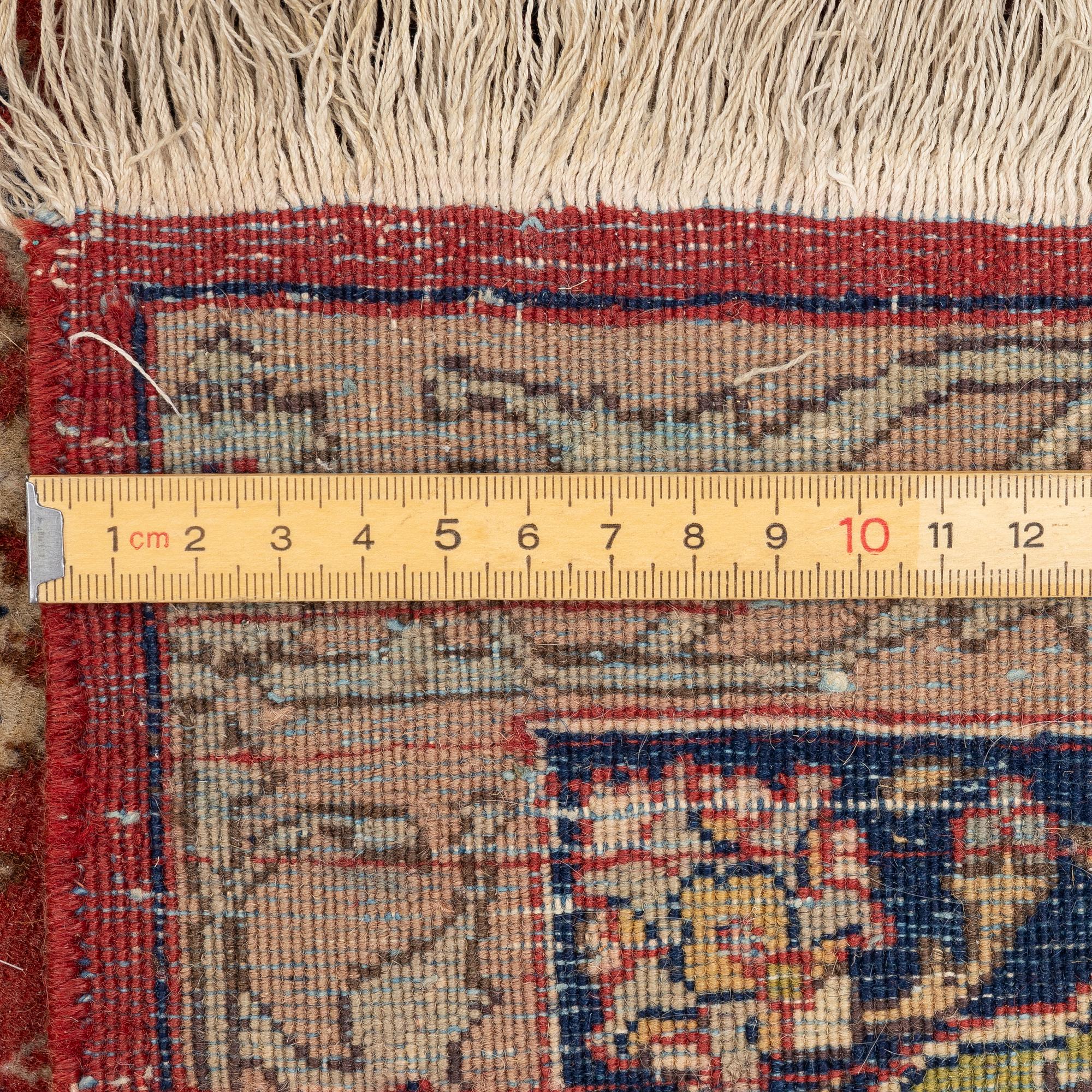 Matta, Täbriz, ca 285 x 125 cm.