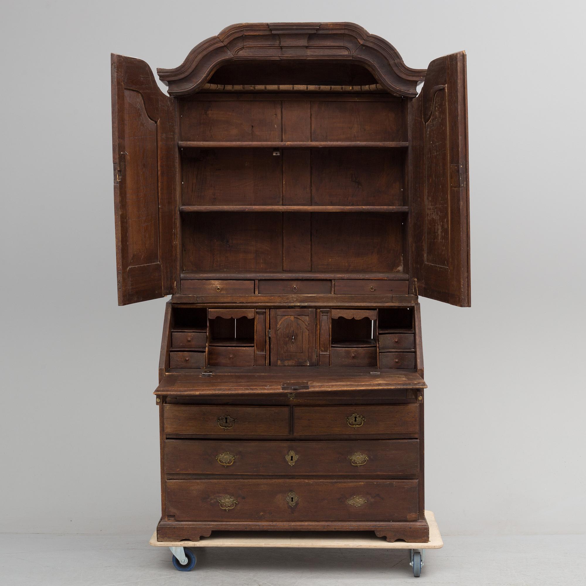 An 18 th century rococo cabinett.