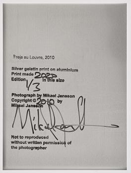 Mikael Jansson, "Freja at Le Louvre", 2010.