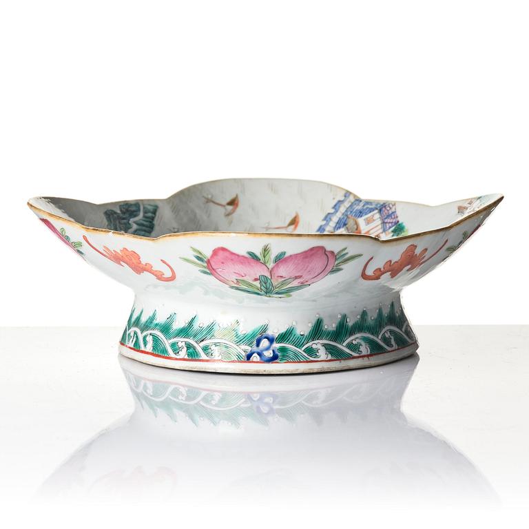 A group of three famille rose dishes, late Qing dynasty.