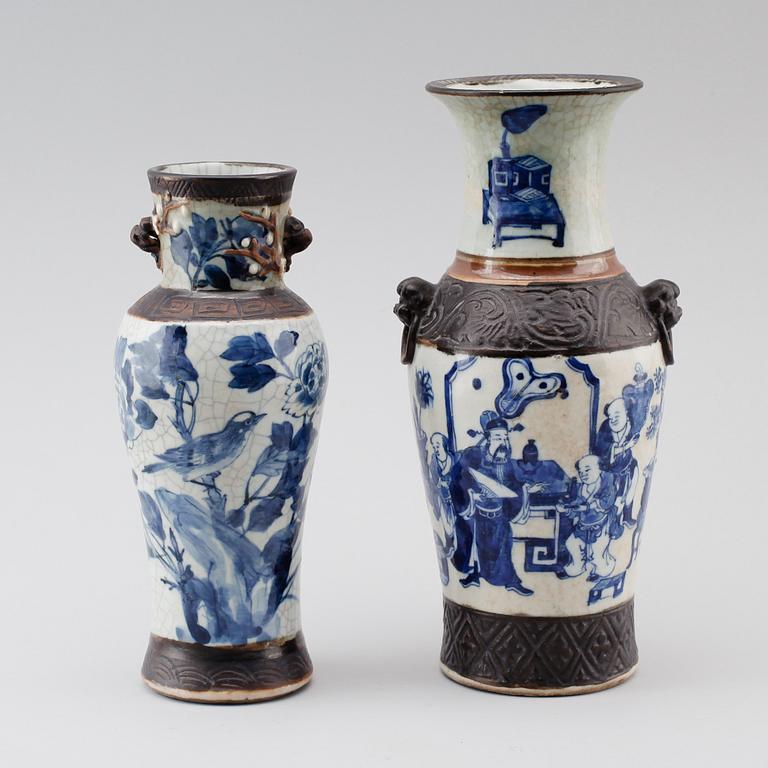 VASER, 2 st, porslin, Kina, 1800-/1900-tal.