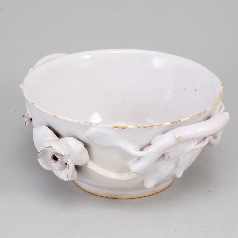 A Swedish Marieberg faience bowl, 18th Century.