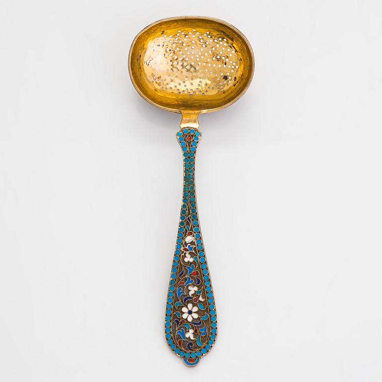 Gustav Klingert, tesil, förgyllt silver, cloisonnéemalj, Moskva 1892.