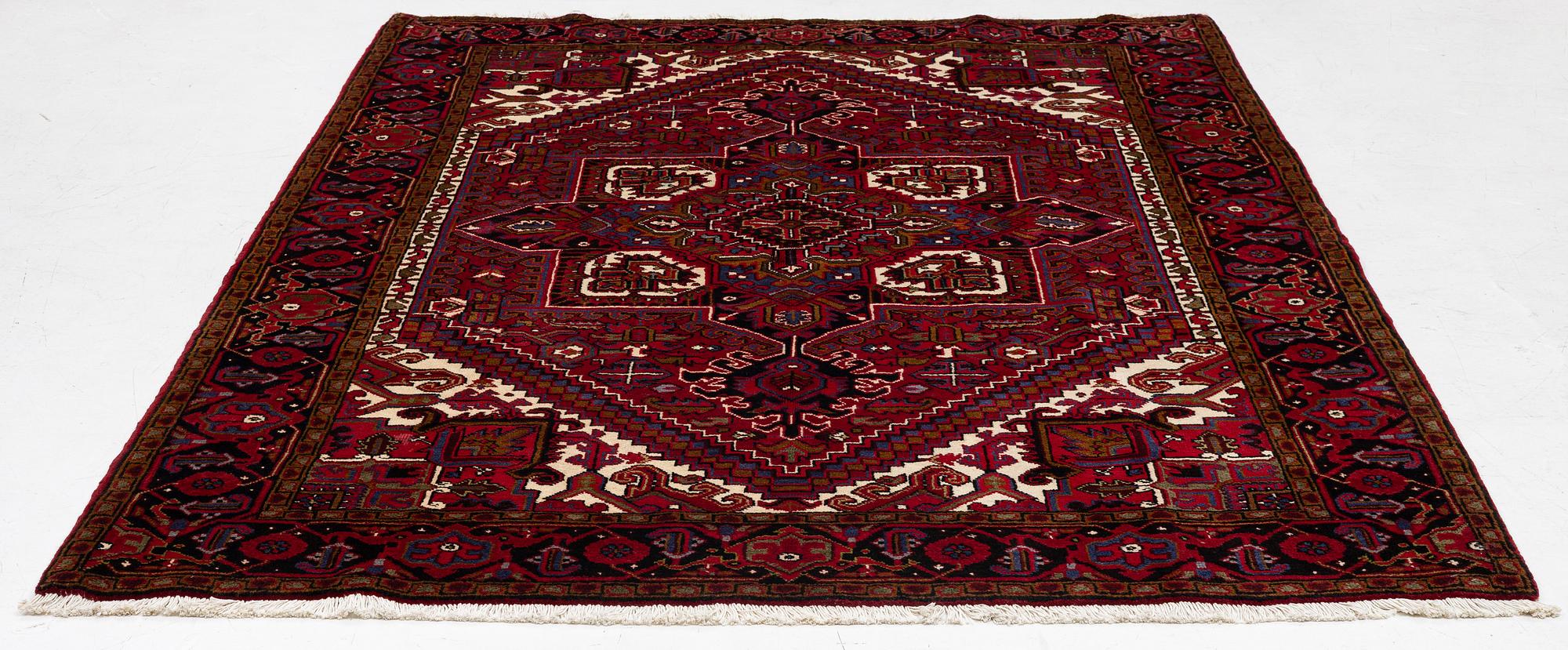 A carpet, Heriz/Gorovan, ca 287 x 205 cm.