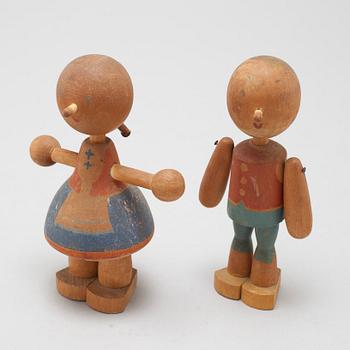 Two wooden dolls from the 1940s by Kaj Franck.