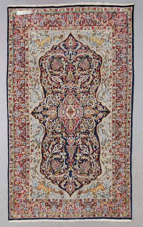 MATTA, Kirman, figural, old. Ca 250 x 147 cm.