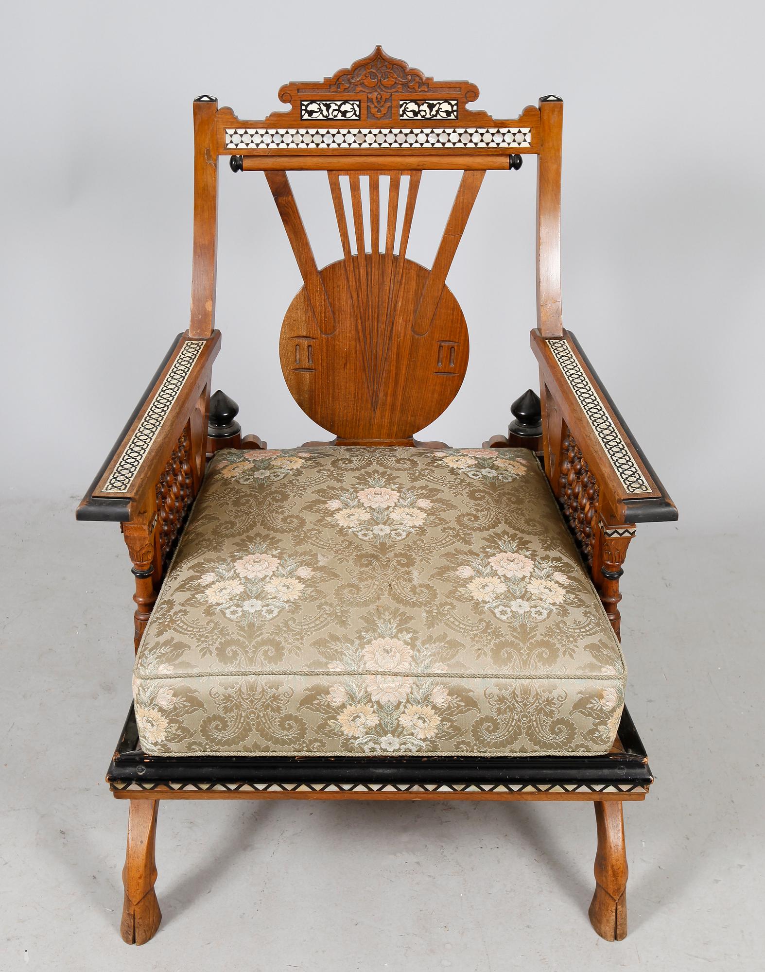 KARMFÅTÖLJ, orientalisk, sent 1800-tal.