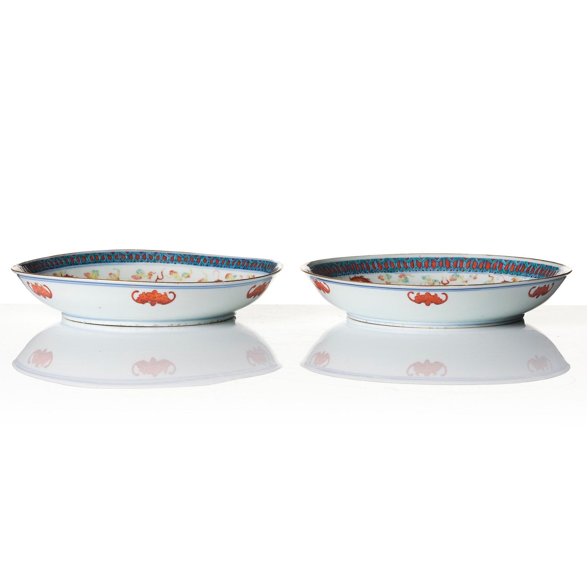 A pair of five clawed dragon dishes, Qing dynasty with Qianlong mark.