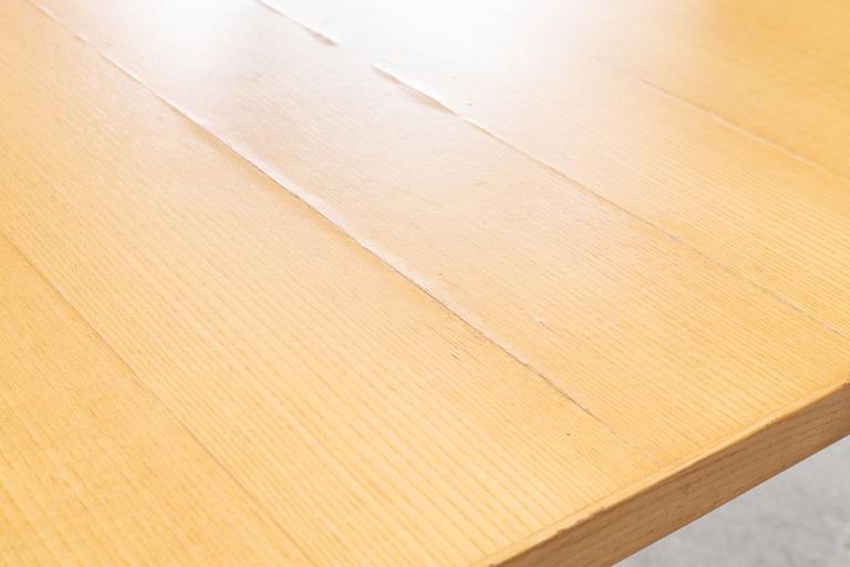 Alvar Aalto, Coffee table, model MX800B, Artek, 1960s.