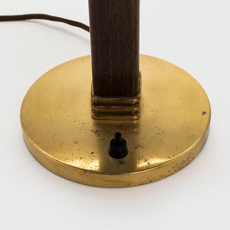 Paavo Tynell, bordslampa, modell 5066, Taito Oy, 1900-talets mitt.
