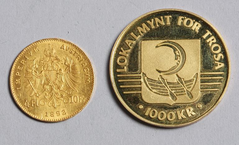 GULDMYNT, 2 st, Österrike 1892 resp Trosa stad, Sverige 1980. Totalvikt 13g.