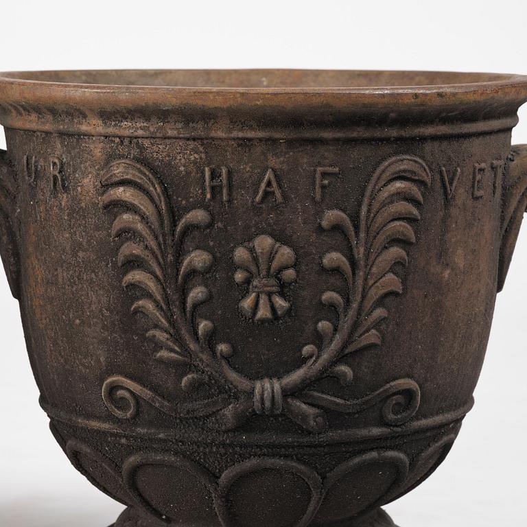 Ivar Johnsson, a pair of "Venus" cast iron urns, Näfveqvarns bruk, Swedish Grace.