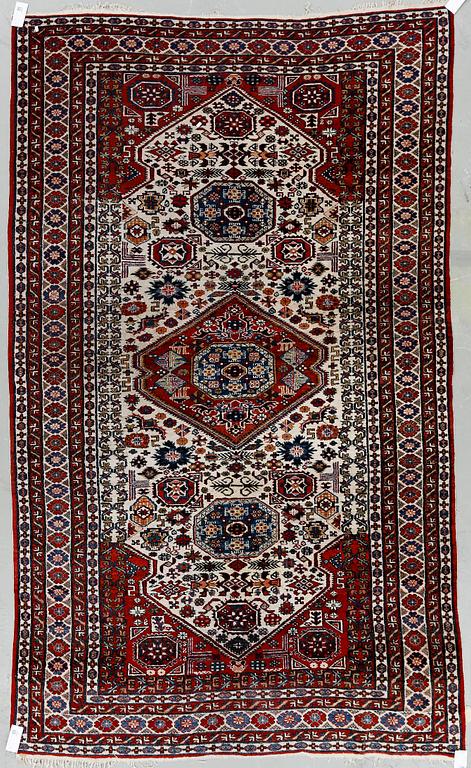 MATTA, sannolikt semiantik Kashgai. Ca 277x165 cm.