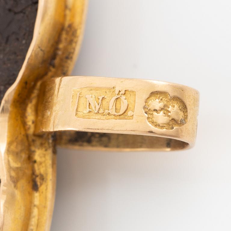 Hänge, antik keramik innefattad i 18K guld, Grand tour souvenir, 1800-tal.