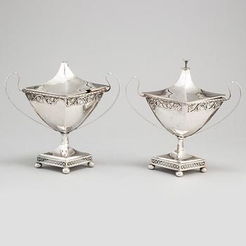PEHR ZETHELIUS, a pair of late Gustavian silver sugar bowls, Stockholm, 1800-6.