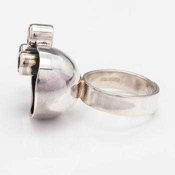 Elis Kauppi, A sterling silver ring with synthetic spinelles. Kupittaan kulta, Turku, later half of the 20th century.