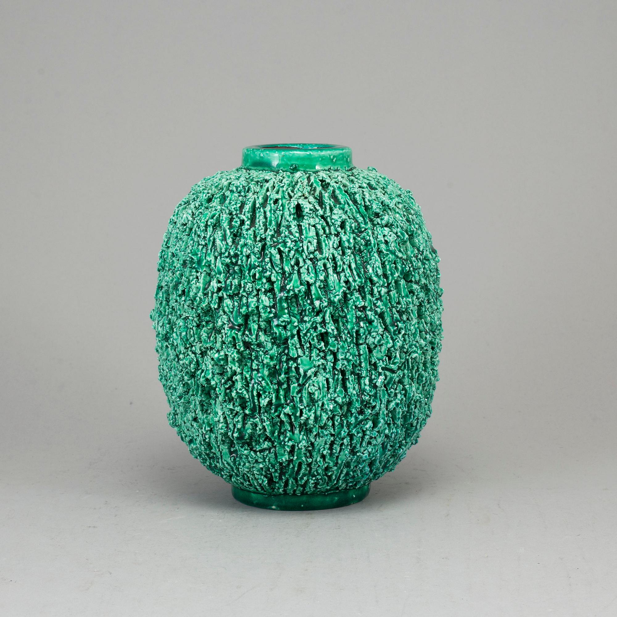 GUNNAR NYLUND, chamotte stoneware vase 'Igelkott', Rörstrand.