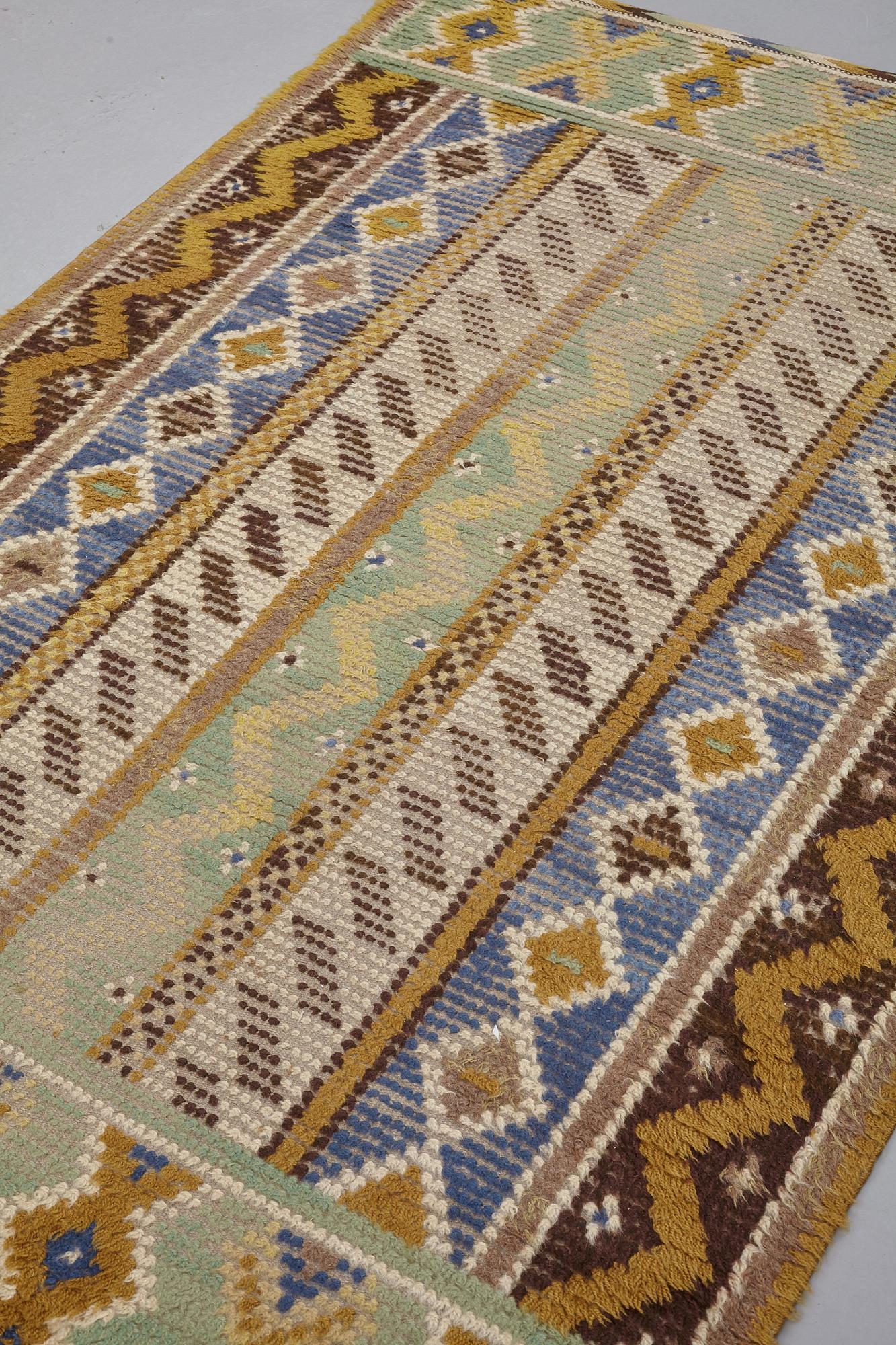 MÄRTA MÅÅS-FJETTERSTRÖM, MATTO, "Blå randig rya", knotted pile, ca 206,5 x 142,5 cm, signed AB MMF.