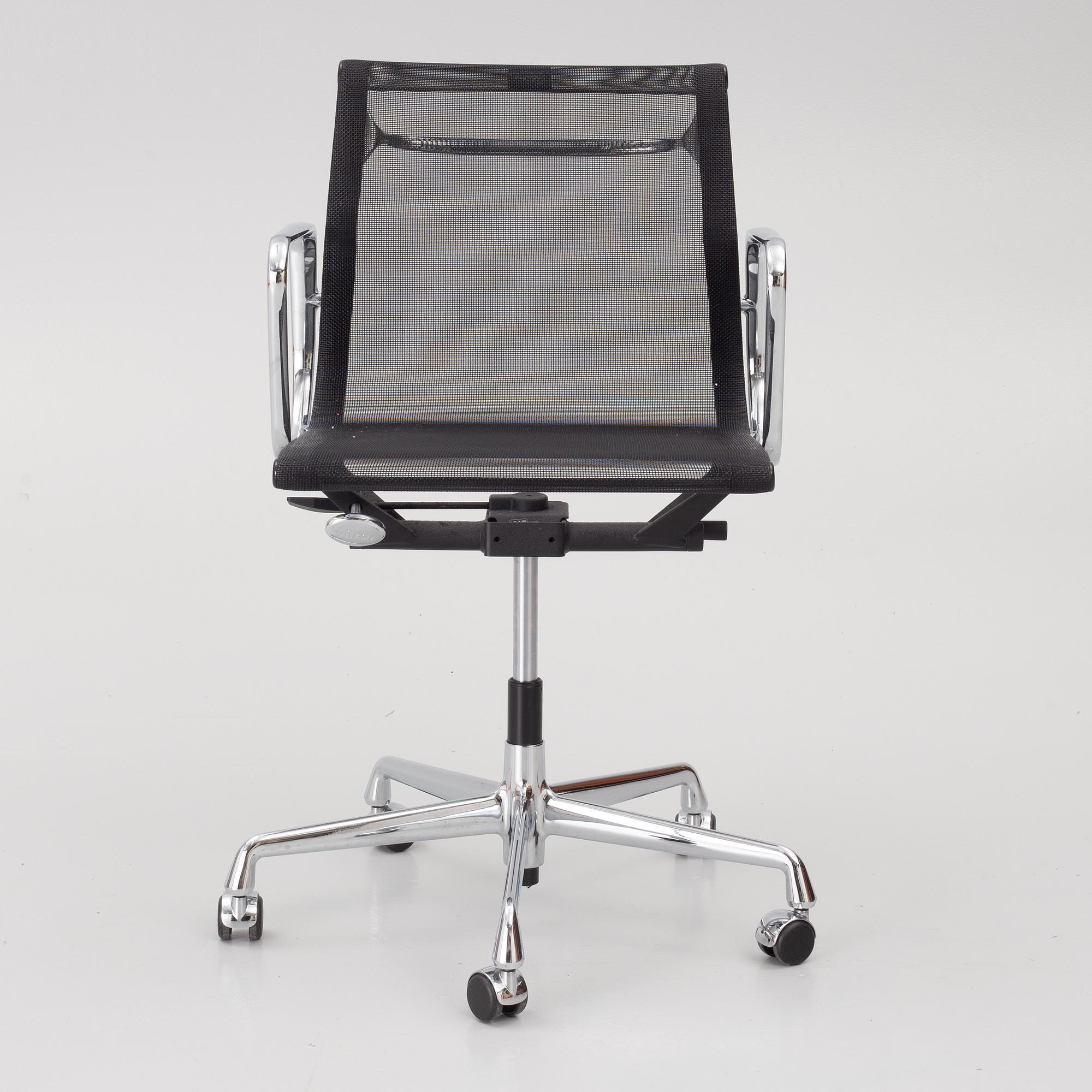 Charles & Ray Eames, Armchair/office chair, EA 108, Vitra.
