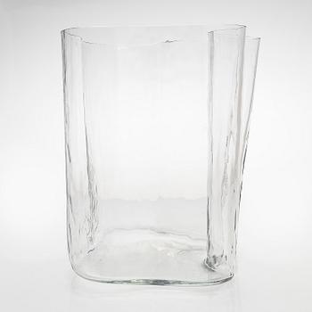 Alvar Aalto, vase, 3031, signed Alvar Aalto for Iittala 1960s.