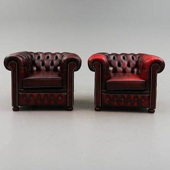 FÅTÖLJER, 1 par, Chesterfield-modell, England, 1900-talets andra hälft.