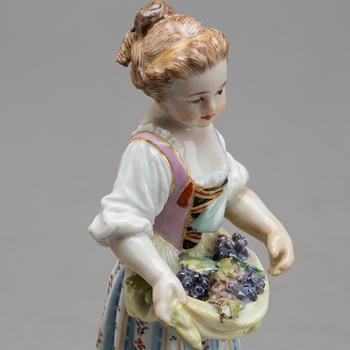 A pair of Meissen figurines, early part of the 20th century.