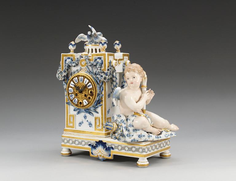 A Meissen table clock, ca 1900.