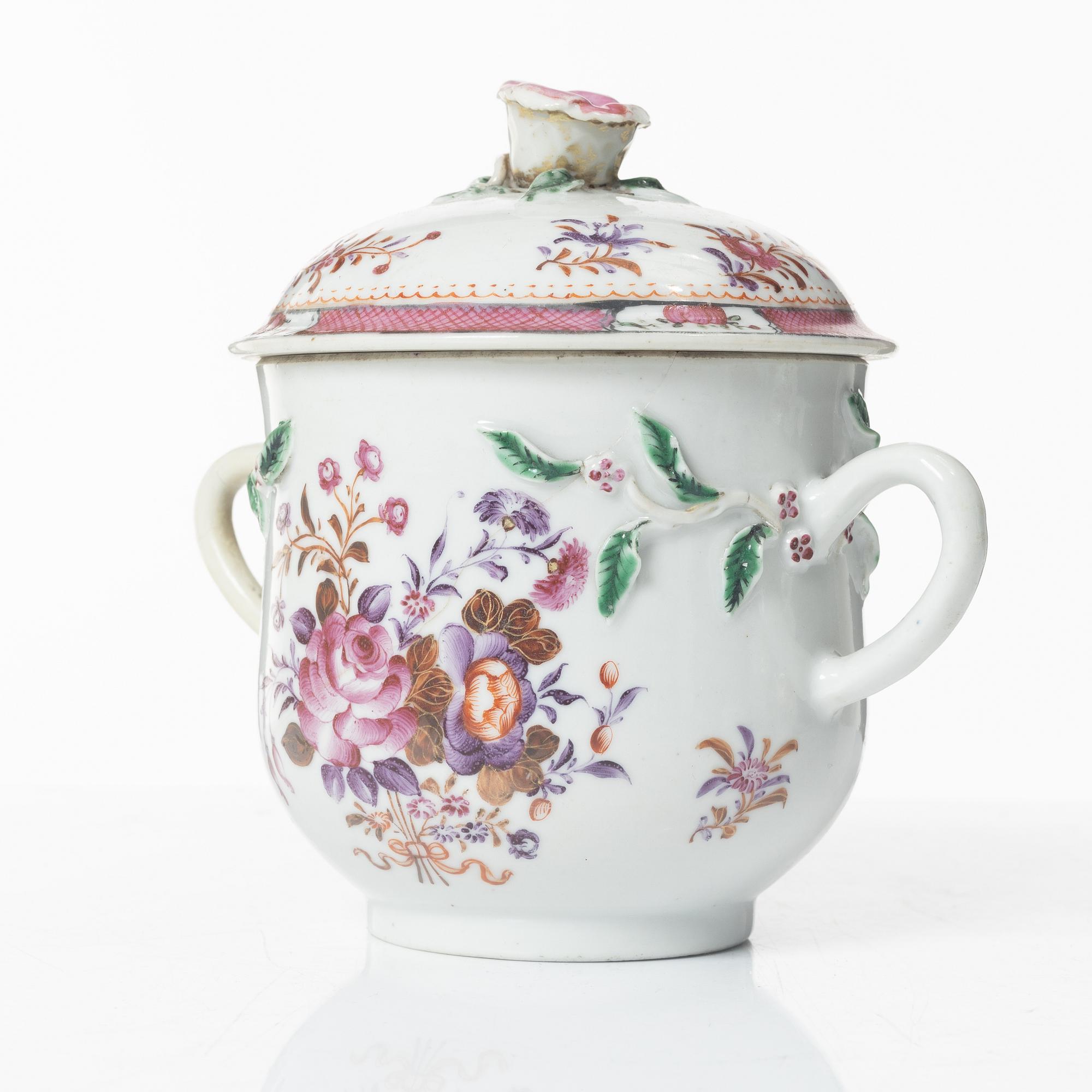 A Chinese famille rose ewer, a a cup with cover, a cup with saucer, a box and a censer, Qing dynasty, 18th and 19th cent.