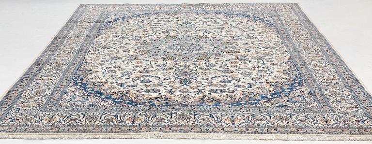 Rug, Nain, approx. 403 x 288 cm.