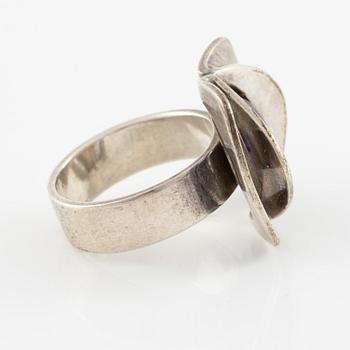 Jewellery set, silver with cabochon-cut amethysts, by Theresia Hvorslev, three pieces.