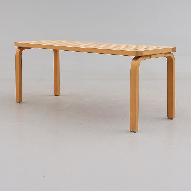 BÄNK, modell 153A, Alvar Aalto, Artek, 1900-talets andra hälft.