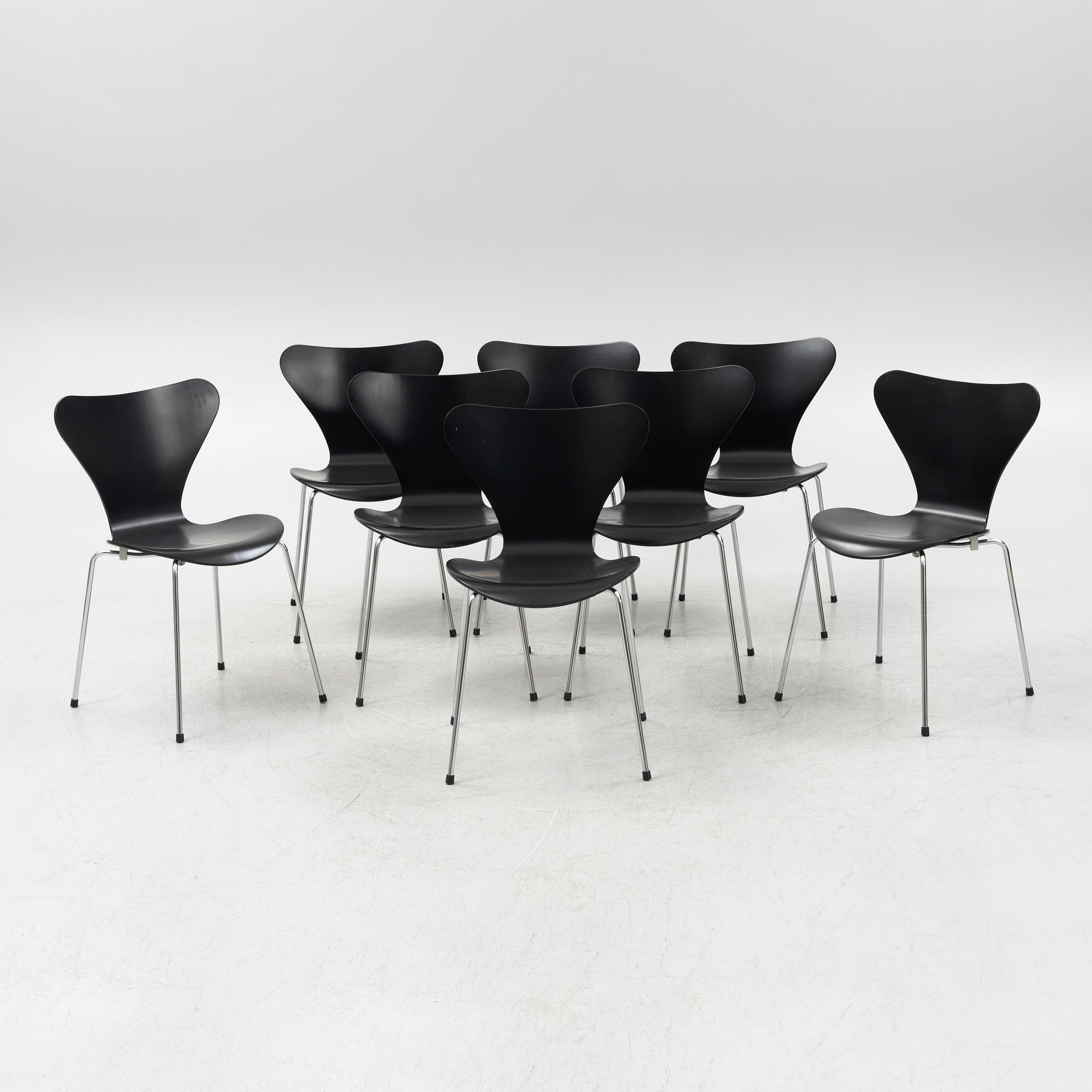 Arne Jacobsen, stolar åtta st. "Sjuan", Fritz Hansen, Danmark, daterade 2005.