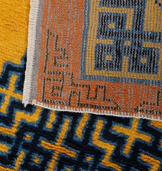 MATTOR, 2 st, Kina, sent 1900-tal, 140x80 samt 145x80 cm.