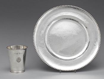 FAT SAMT BÄGARE, silver, 1928 resp 1936. Totalvikt ca 650 gram.