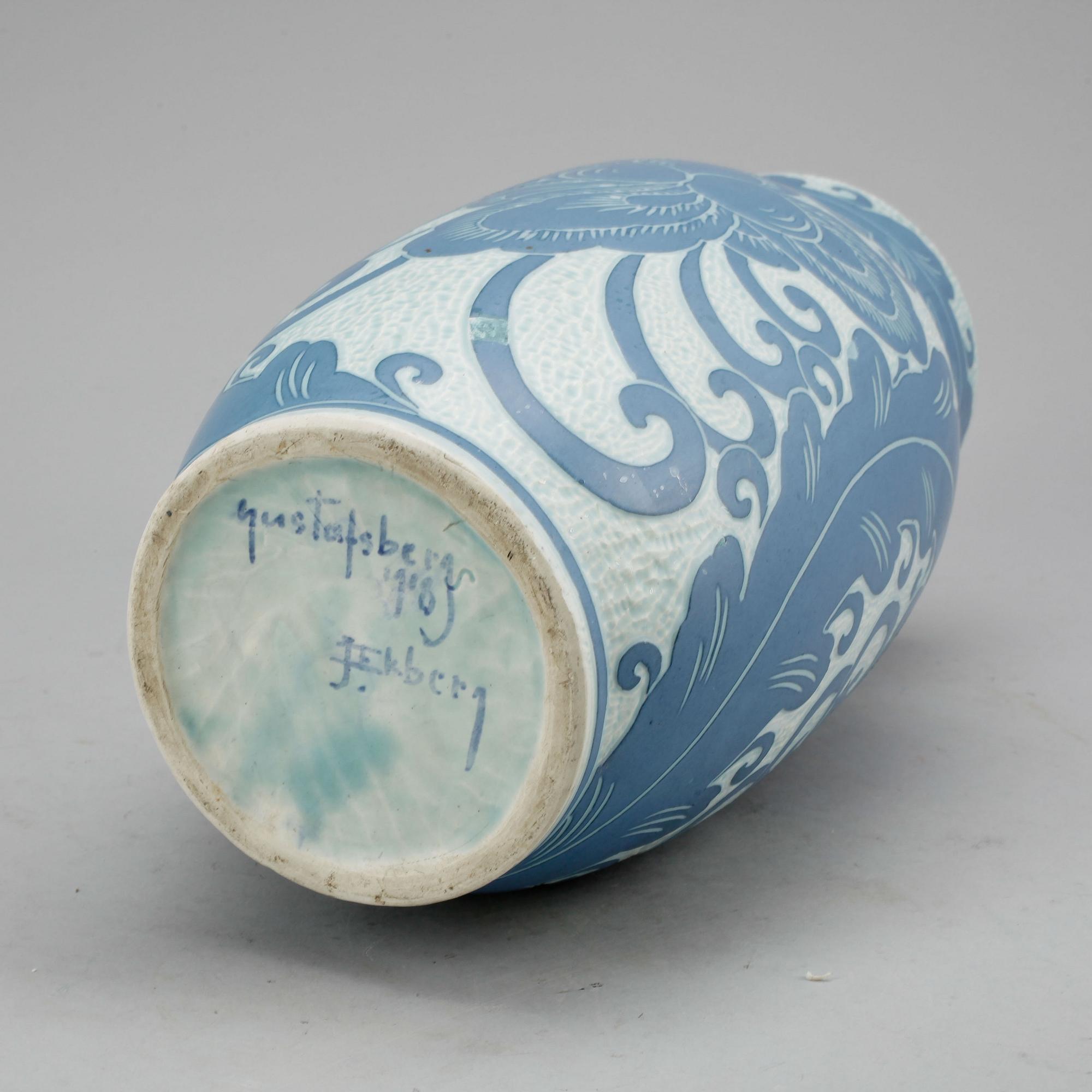 VAS. Stengods. Sgraffitto, Josef Ekberg Gustavsberg, signerad 1918.