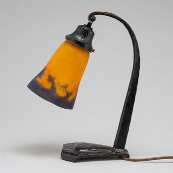 MULLER FRES LUNEVILLE. A table lamp.