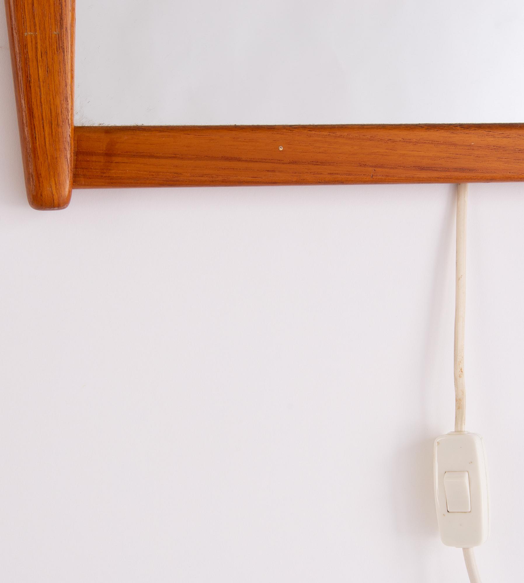 SPEGEL, med belysning, Nybrofabriken, 'Lydia', teak.