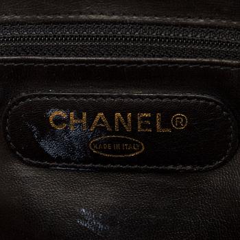 A weekend bag by Chanel.