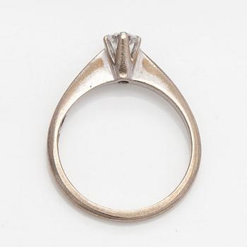 A. Tillander, sormus, 18K kultaa ja briljanttihiottu timantti, Helsinki 1973.