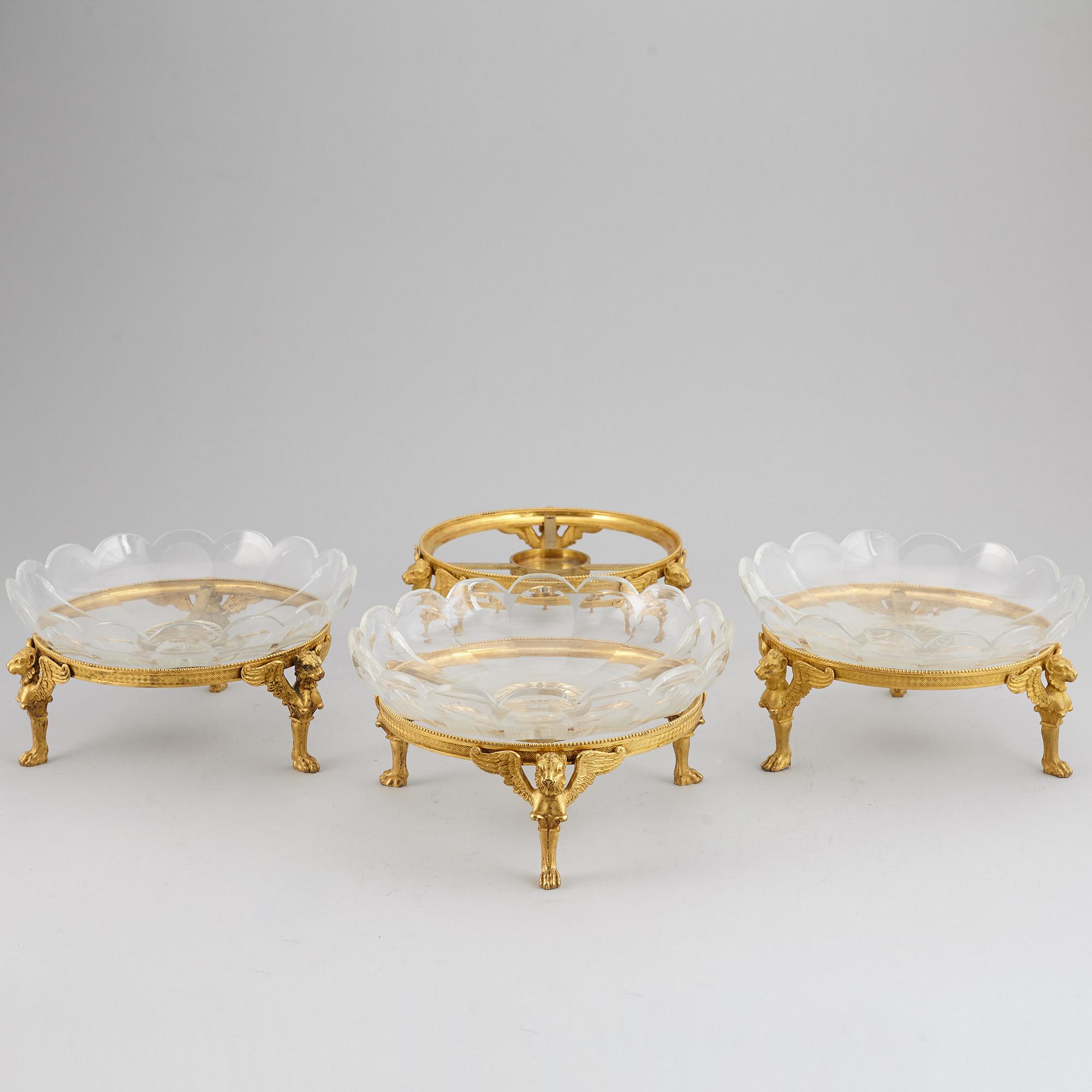 UPPSATSSKÅLAR tre stycken, 1800-talets andra hälft, empirestil.